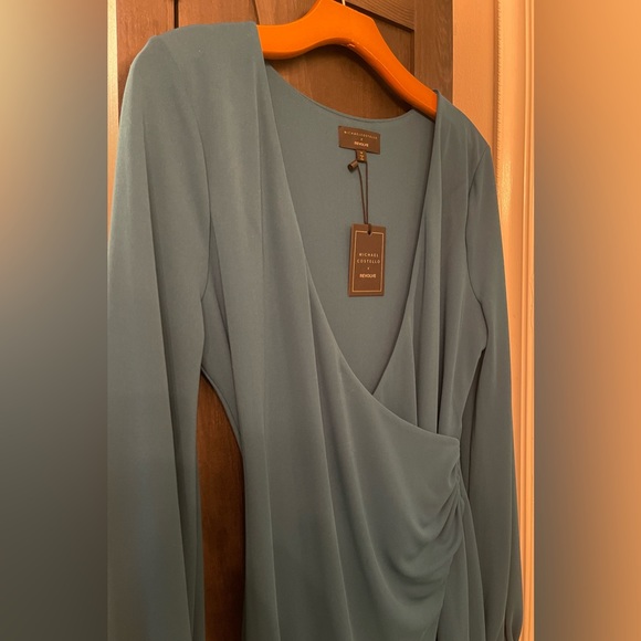 In great condition never worn! - Picture 5 of 7